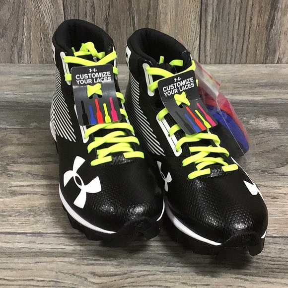 Under Armour Other - NEW Under Armour Hammer Mid RM Black / White